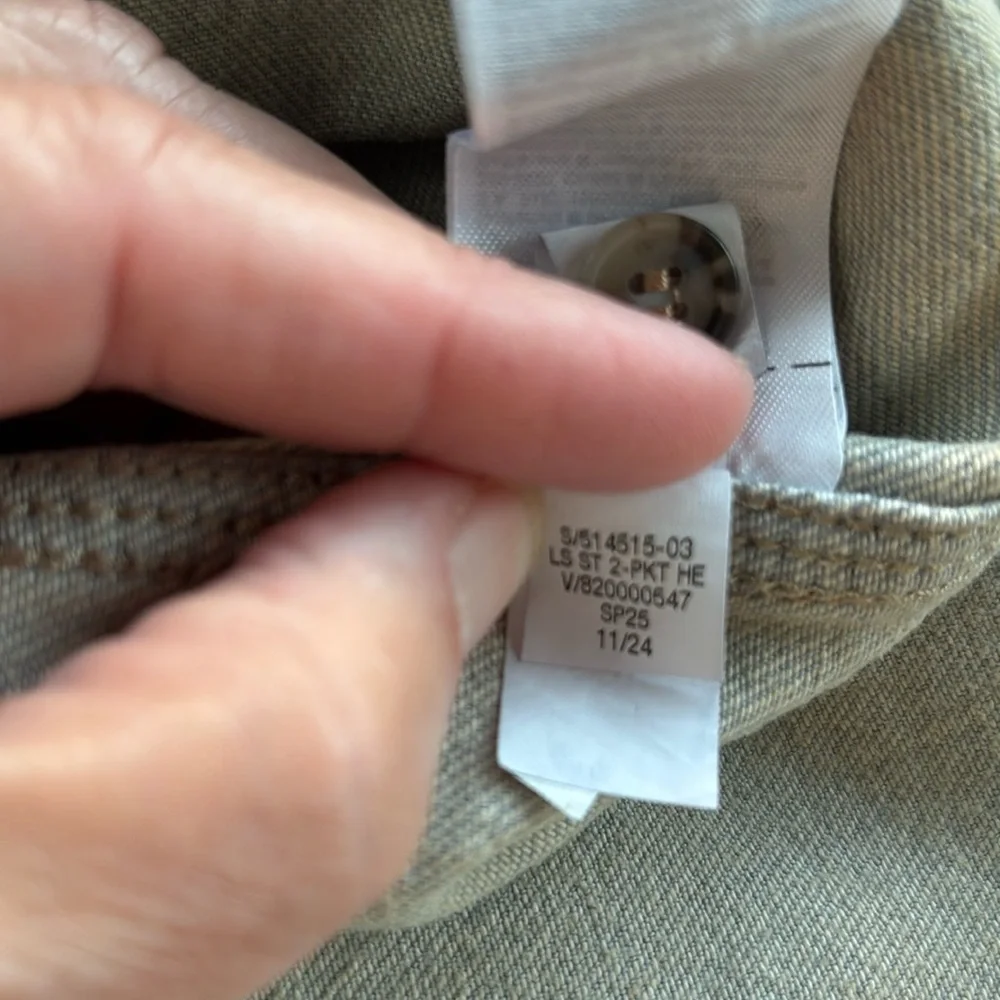 Banana Republic Relaxed Fit Denim Light Gray Shirt Size Medium.(#514515)